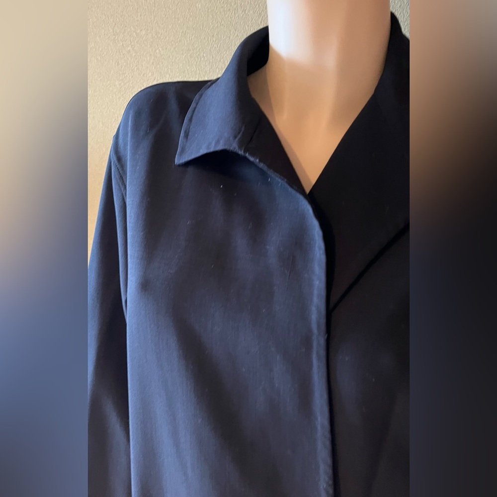 Italian designer fine virgin wool lightweight coat.